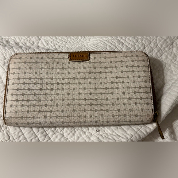 FOSSIL “Emma” RFID Wallet - Picture 7 of 7